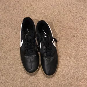 Soccer shoes